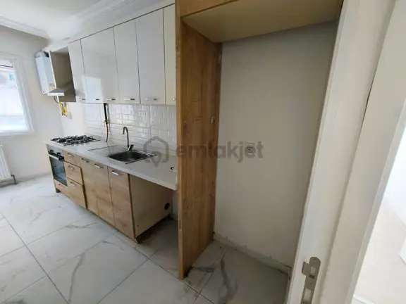 Güneyden Rota Sitesinde 2+1.90m2 Ara Kat Asansörlü Daire 2