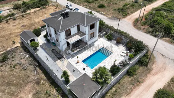 Didim Tam Müstakil Havuzlu Bahçeli Full Eşyalı Villa 2