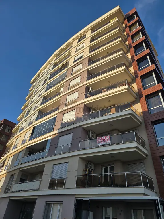Bayraklı Körfez Mahallesinde Panorama Körfez Evlerinde Satılık 3+1 Köşe Daire 1