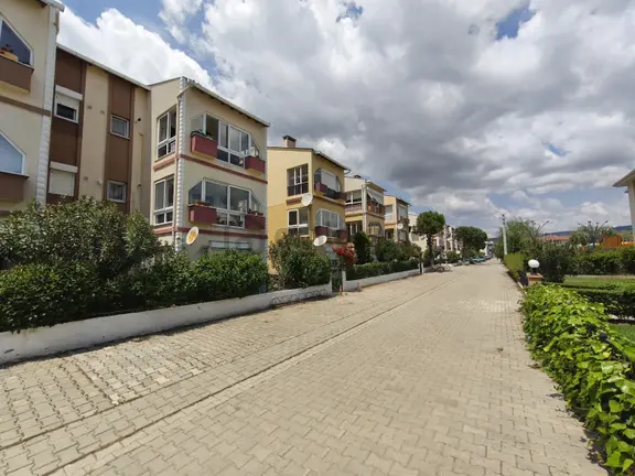 Gürkan Emlaktan Denize 100mt. Masrafsız Doğalgazlı Çok İyi Konum 1