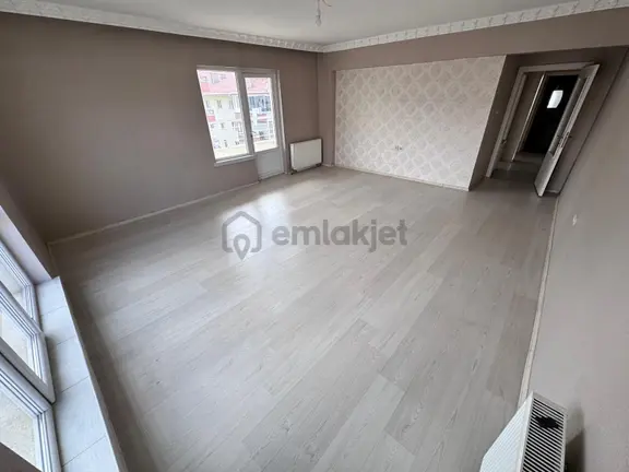 Vip'den Merkezi Konum Ön Cephe Yapılı Geniş 3+1 Kiralık Daire 2