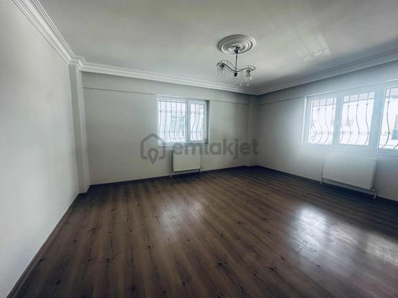 Merkezde Geniş 3+1 120 M² Temiz & Tadilatlı Balkonlu Kiralık 2