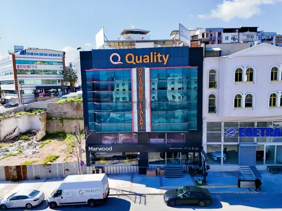 Karabağlar Yeşillik Caddesinde Satılık 2370 M2 Komple Bina 2