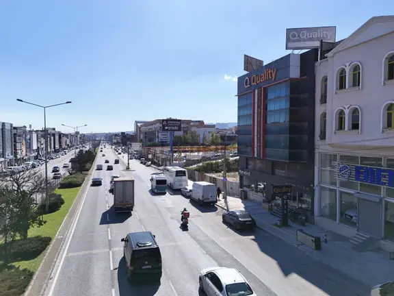 Karabağlar Yeşillik Caddesinde Satılık 2370 M2 Komple Bina 2