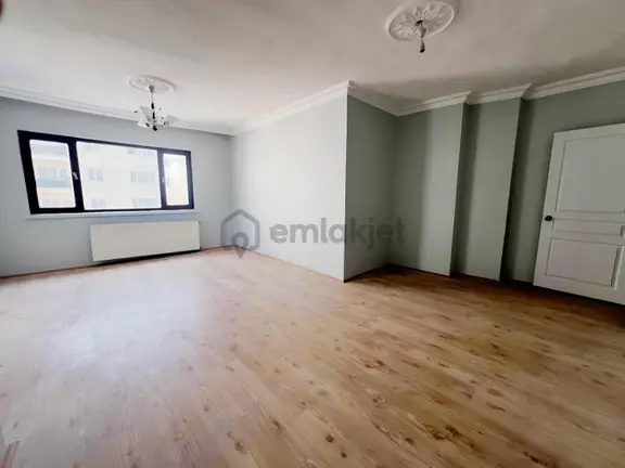 Eviva'dan Tapu Dairesi Yanında Ara Katta 3+1 Site Dairesi 1
