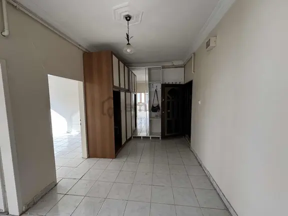 Gaziler Çeşme Durağı Cıvarı Acil Satılık 3+1 Arakat Daire 2