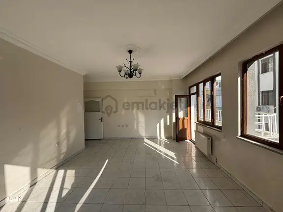 Gaziler Çeşme Durağı Cıvarı Acil Satılık 3+1 Arakat Daire 2