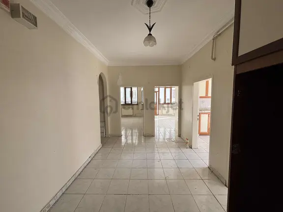 Gaziler Çeşme Durağı Cıvarı Acil Satılık 3+1 Arakat Daire 1