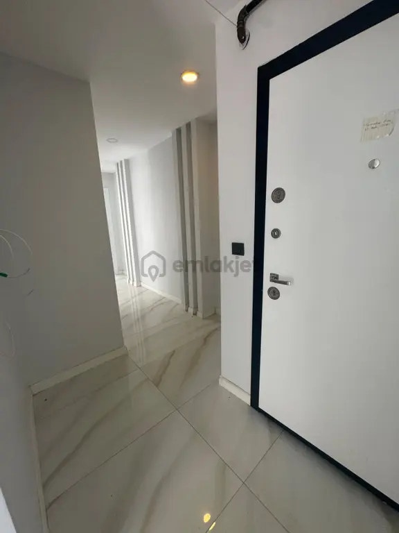 Küçükçekmece Fatih Mahallesi'nde Taşınmaya Hazır 2+1 Kiralık 2
