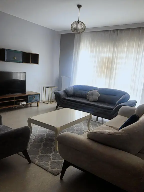 Kristal Şehirde Metrobüs Yanı, 7/24 Güvenlikli Site,full Eşyalı 1