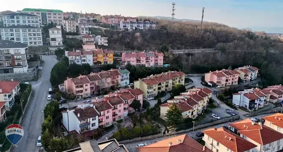 Remax Mavi-şelale Park Yanı Atso Villarında 6+2 Bahçe Tripleksi 1