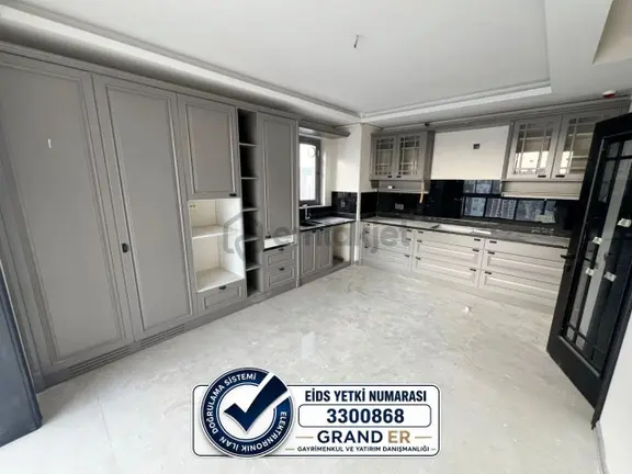 Mezitli Merkez Mah.lüks Tasarım 5+1 Satılık Daire 280 M² 2