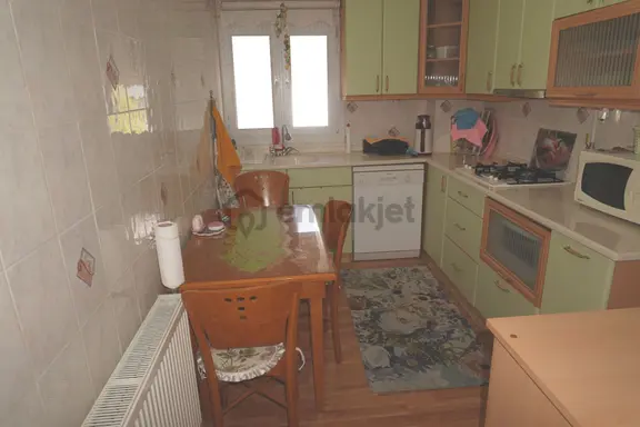 Egekentte Satılık 3+1 Doğalgazlı+balkonlu+asansörlü Çiğli Serkan 2