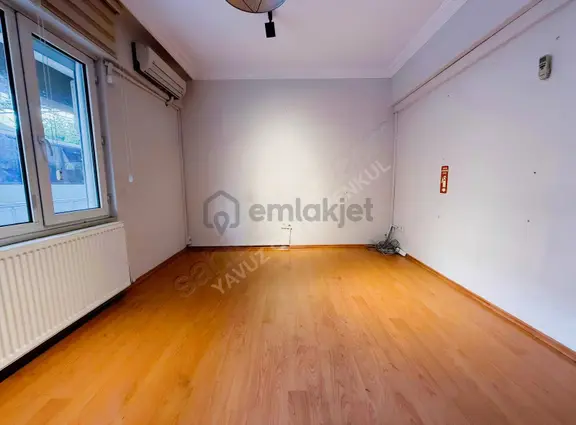 Cadde Üzeri 2+1 Geniş Balkonlu Ofis 1