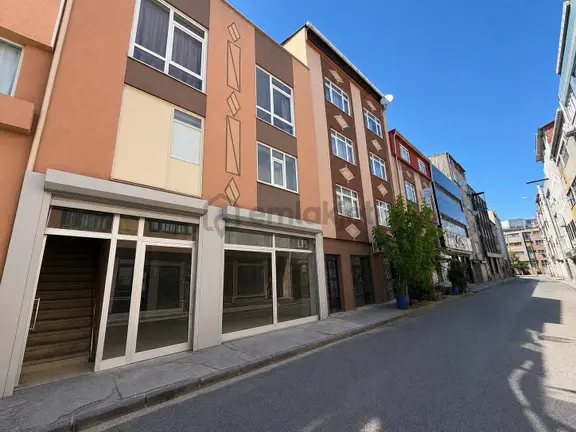 Molla Team Bayrampaşa Orta Mahalle İbrahimağa Caddesinde Kiralık Dükkan 1