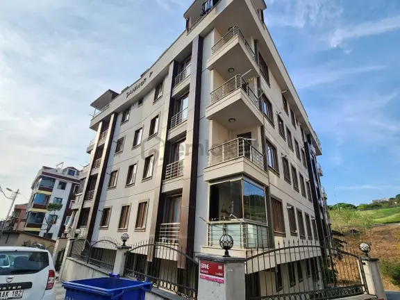 Maltepe Girne Mahallesinde Ara Kat 2+1 65 M2 Satılık Daire 1