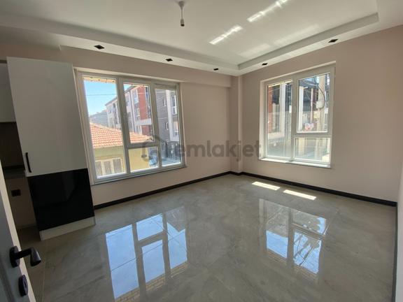 Estorıa'dan Büyük Park Yakını İskanlı Balkonlu Satılık 1+1 Daire 1
