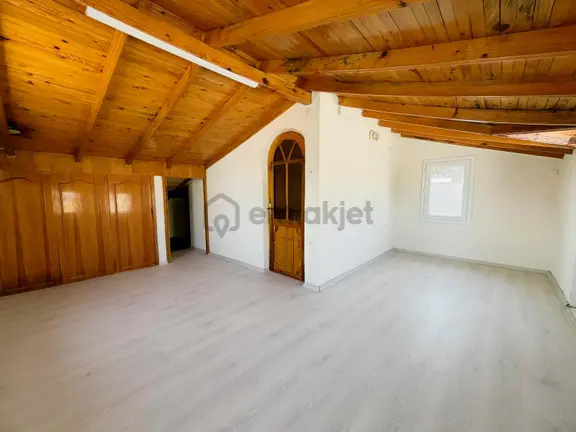 Urla Atatürk Mahallesi'nde Kiralık Tam Müstakil Villa 2