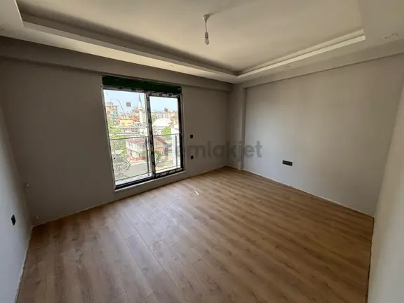 Usta Gayrimenkul'den Satılık Havuzlu Sitede Sıfır Lüks 2+1 Daire 2