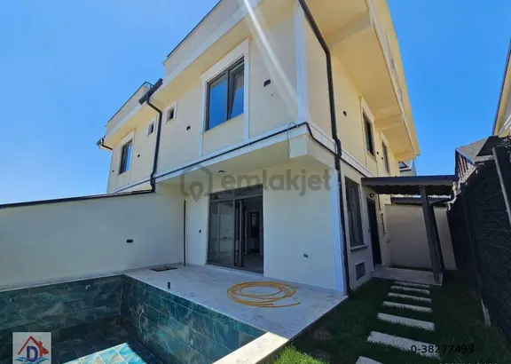 Deniz'den 3+1 Merkezi Konumda, Bahçeli Satılık Villa 1
