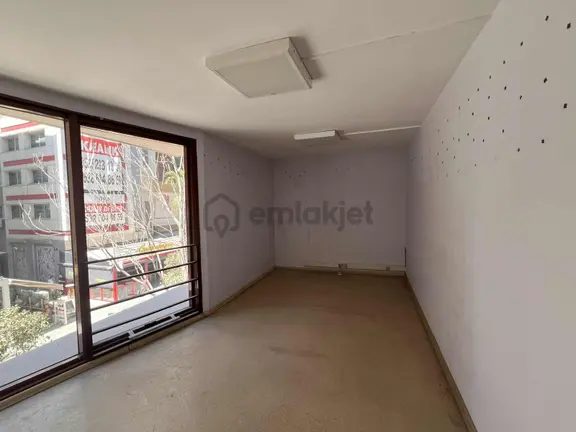 Alsancak Kıbrıs Şehitleri Caddesinde 400 M2 Fırsat Satılık Ofis 2