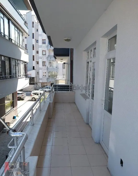 Karamanoğlu Emlak'tan Geniş Ve Kullanışlı Daire 2