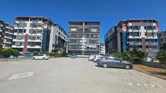 Burhaniye'nin Gözde Bölgesi Ören Yolu Üzeri Satılık 2+1 Daire 1
