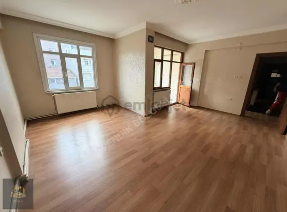 Bölge Emlak'tan Kaynarcada Asansörlü Ara Kat Kiralık 2+1 Daire 1
