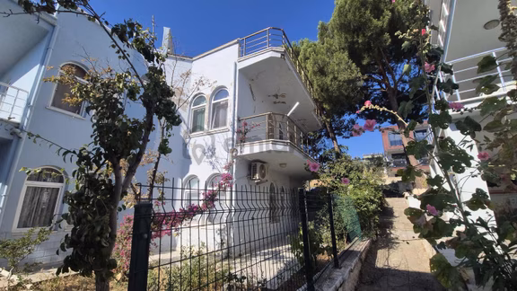 Pelitköy Sahilde Satılık Villa Özgün Gayrimenkulden 1