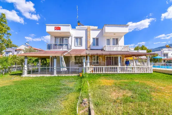 Davutlar Doğanay Sitesi'nde 3+1 Köşe Konum Satılık Yazlık 1