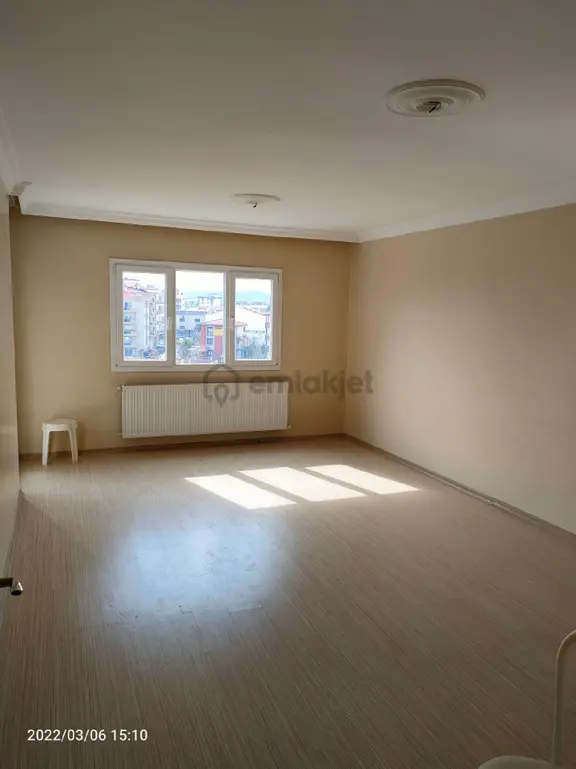 Menderes Kasımpaşa'da 3+1 140 M2 Ara Kat Daire Satılıktır 2