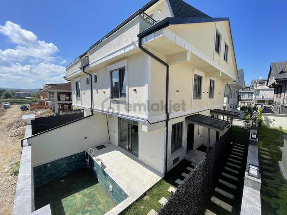 Yrc'den Havuzlu Ön Cephe Denize 200mt Ultra Lüks Villa Fırsatı!! 1