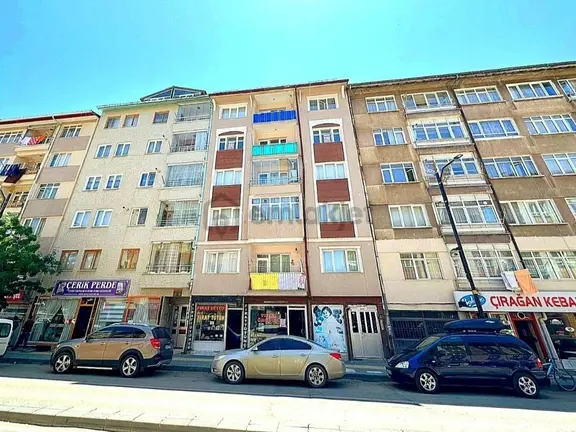 Karahan Emlaktan Kiralık 3+1*4.kat*125 M²*millet Bahçesi Üstünde 2