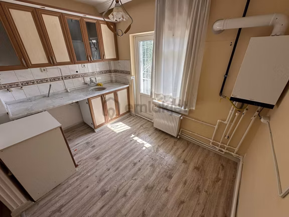 Ulubatlı Hasan Mahallesinde 3+1 Ara Katta Yapılı Kiralık Daire 2