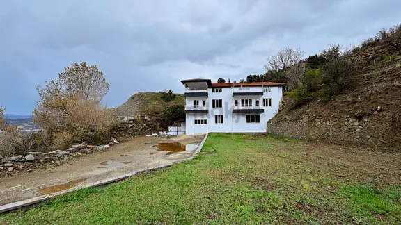 Ayazmana Mahallesinde Satılık 3 Katlı Bina Ve 3200 M2 Arsası 2