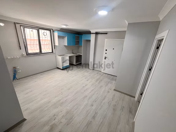 Çekmeköy Cumhuriyet Mh. Emsalsiz Genişlikte Satılık 1+1 2
