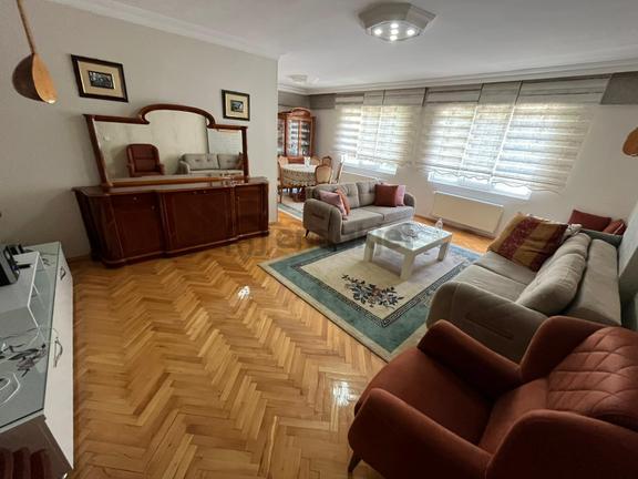 Maltepe Zümrütevlerde Zümrüt Sitesi İçerisinde 3+1 Otoparklı 1