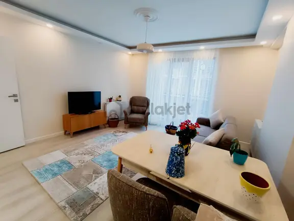 F-l Den Örnek Merkezde Sıfır Binadan Full Eşyalı Arakat 1+1 2