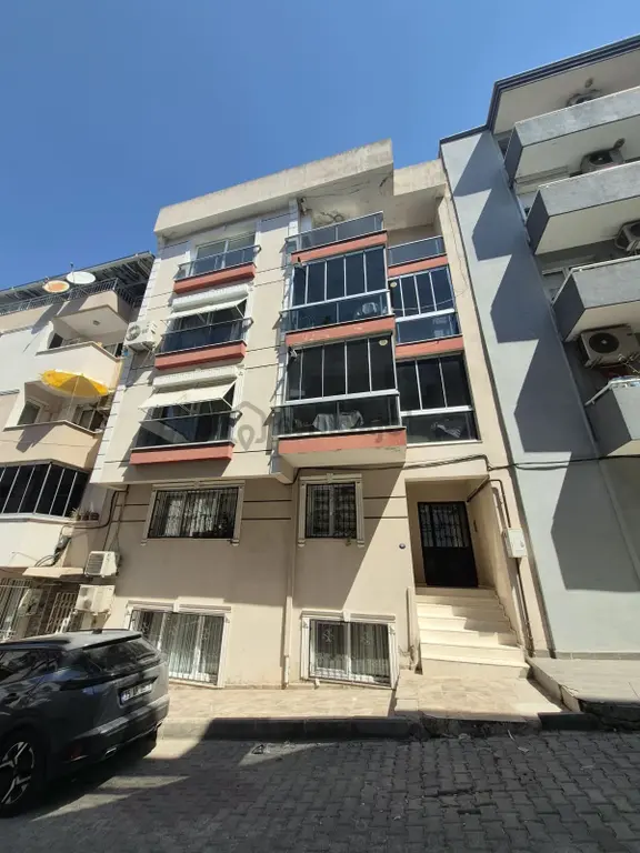 Buca Laleli'de/uçanyolyakını421sokak'da/135m2,3+1,10yıllık,daire 1