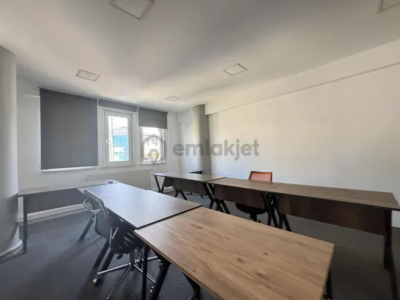 Levent'e Çok Yakın Ana Cadde Üzerinde Kiralık Hazır Ofis 1