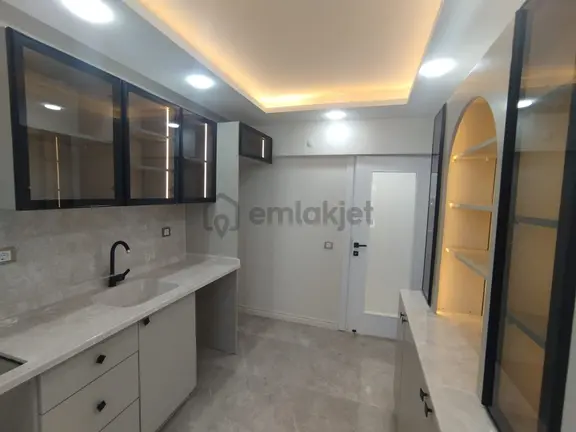 Mavi Bulvara Yakın Sitede Modern İç Tasarımlı 3+1 Kapalı Mutfaklı Cazip Ekstralı Daire 2