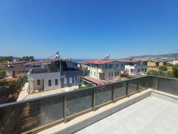 Didim Akbük'te Havuzlu Site İçersinde Deniz Ve Doğa Manzaralı Satılık 3+1 Triplex Villa 2