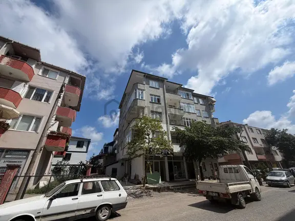 Denize Yürüme Mesafesin'de Merkezi Konum'da Satılık Daire 2