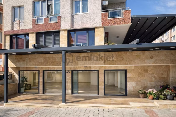 Yeni Yapı Teraslı İşyeri Kuşadası Merkezde Dükkan Boştur 1