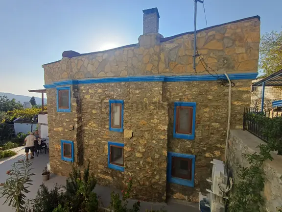 Muğla Milas Kazıklı Mahallesi"nde Satılıl 2+1 Taş Ev 1
