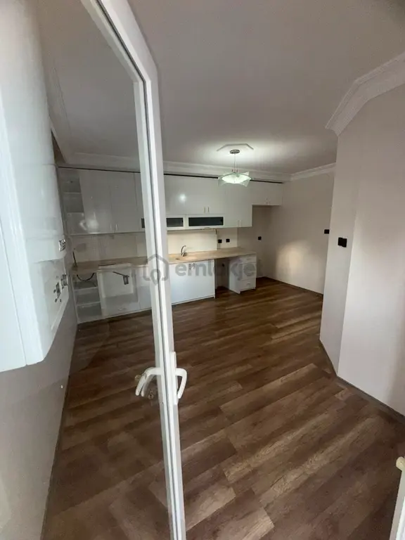 3+1 Yurt Kurttepe Cadde Üzeri Kap.mutfak 170m2 Geniş Hasarsız İskanlı 8-4 Katı Kgb Cephe Dgaz. 1