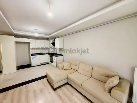 Edirne İstasyon Mahalesinde Kapalı Otoparklı Kiralık 1+1 1