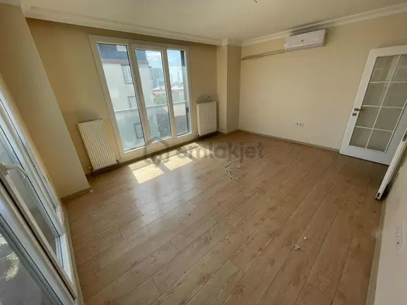 Emin Gayrimenkulden Mahmutbey Metro Dibi Sitede 2+1 Kiralık 2