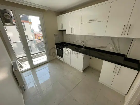 Emin Gayrimenkulden Mahmutbey Metro Dibi Sitede 2+1 Kiralık 1