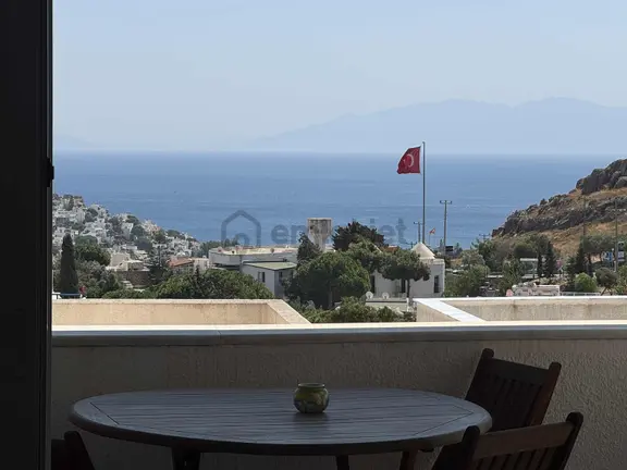 Bodrum Bankev Sitesinde Yenilenmiş 2+1 Deniz Manzaralı Üst Kat 1